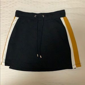 Cotton mini skirt never worn. Perfect condition.